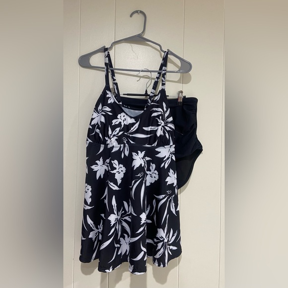 Woman’s Tankini Two-Piece Bathing Suit - Picture 4 of 9